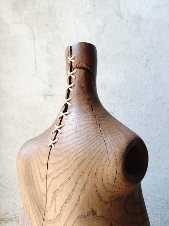 Image 1 of Vase/Skulptur aus geschnitzter massiver Eiche