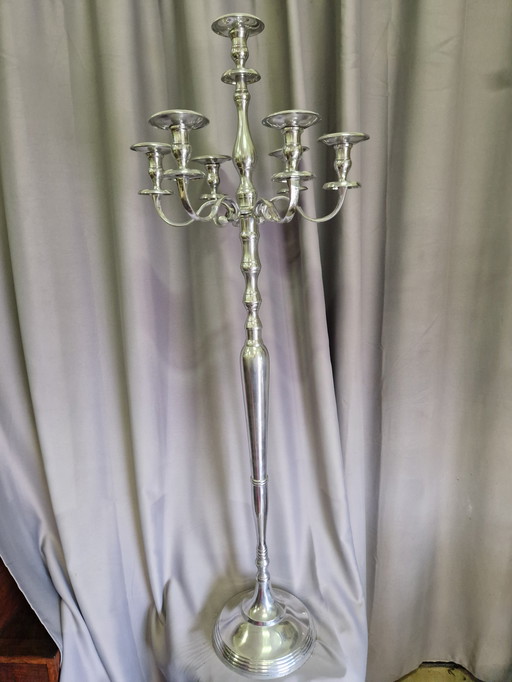 Schöner großer Kerzenständer