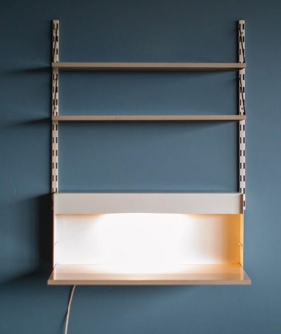 Image 1 of ESCRITORIO DE PARED PILASTRO CON LUZ INTEGRADA — ESTILO MODERNO HOLANDÉS DE MEDIADOS DE SIGLO