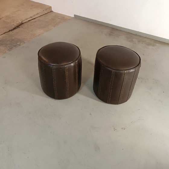 Image 1 of Set van 2 bruine leren poefs