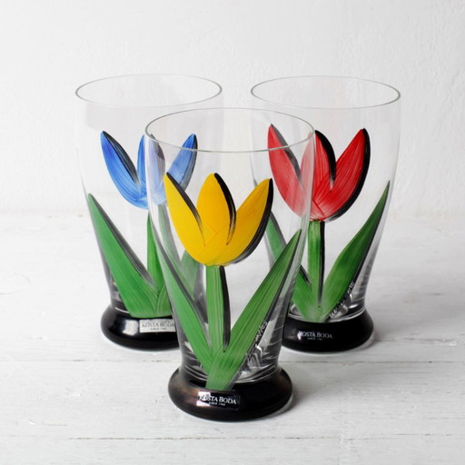 Juego de 3 Vasos de Cristal Tulipán / Vasos de Agua Flor de Tulipán Rojo, Amarillo y Azul Kosta Boda de Ulrica Hydman Vallien / 