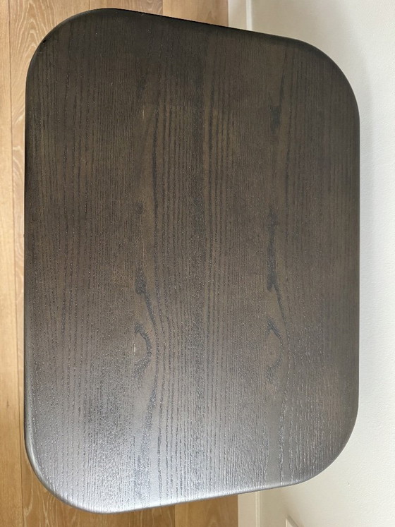 Image 1 of 2 comodini Kave Home Mailen in impiallacciatura di frassino scuro, 50x55 cm
