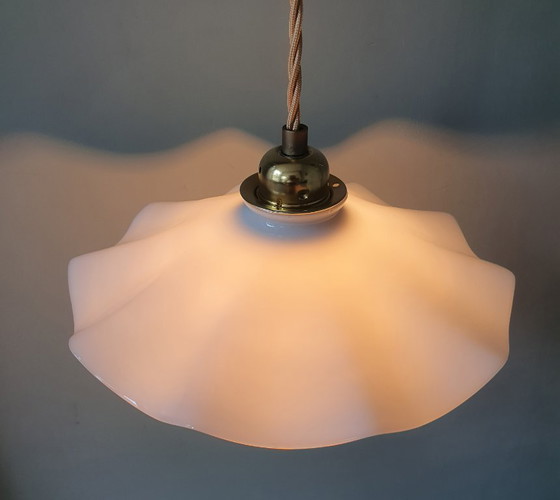 Vintage French Opaline pendant lamp with corrugated shade – Metal (photo 6 of 20)