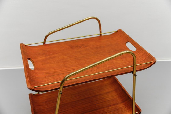 Image 1 of Serveerwagen uit het midden van de vorige eeuw in teakhout en messing met uitneembare lade, jaren 50