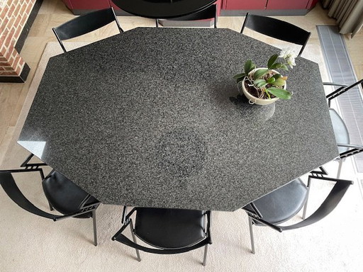  Esstisch aus Jasberg-Granit
