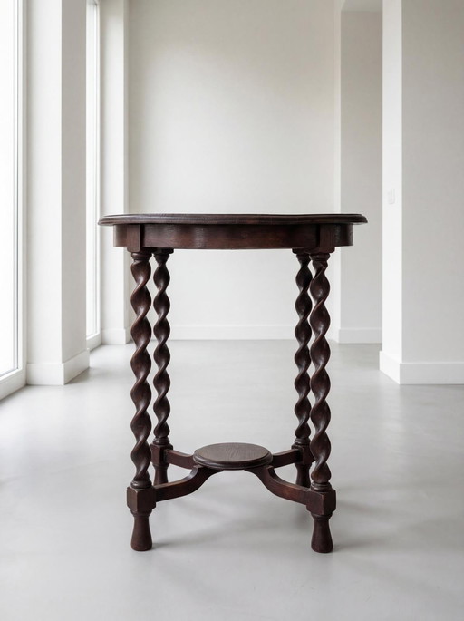 Beistelltisch aus Holz mit gedrechselten Beinen