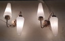 Appliques asymétriques en laiton et tulipes opalines - années 50/60