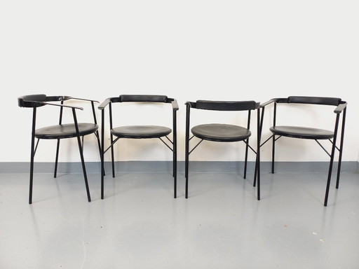 Set di 4 poltrone vintage di design italiano in metallo nero e similpelle nera degli anni '80