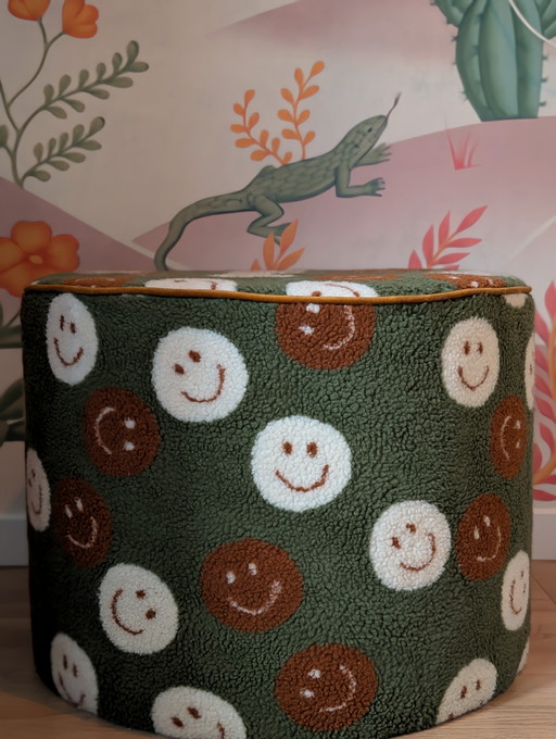 Einzigartiger handgefertigter Pouf