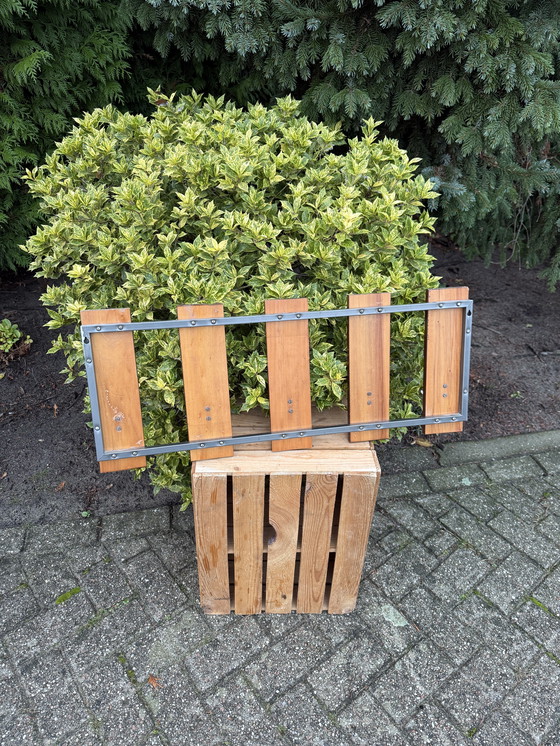 Image 1 of Porte-manteau mural vintage en bois avec crochets en métal