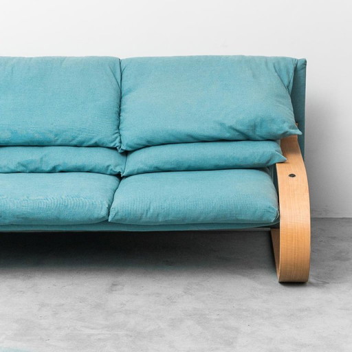 https://oldera.it/prodotto/divano-3-posti-in-tessuto-stile-alvar-aalto-legno-curvato-anni-70-vintage-modernariato
