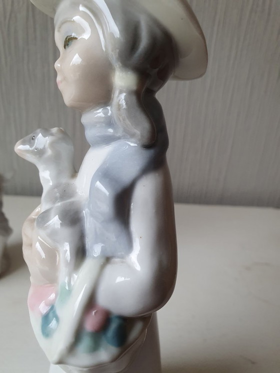 Image 1 of Figuritas de porcelana Tengra hechas a mano en Valencia.
