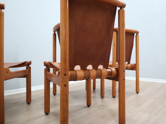 Image 1 of Juego de 4 sillas Ilmari Tapiovaara para La Permanente, de nogal y cuero, de la década de 1960.