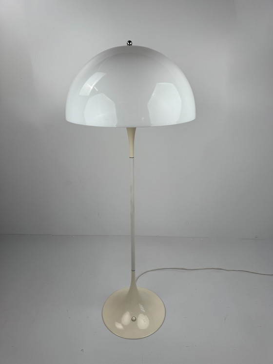 Image 1 of Louis Poulsen Panthella vloerlamp – Ontworpen door Verner Panton
