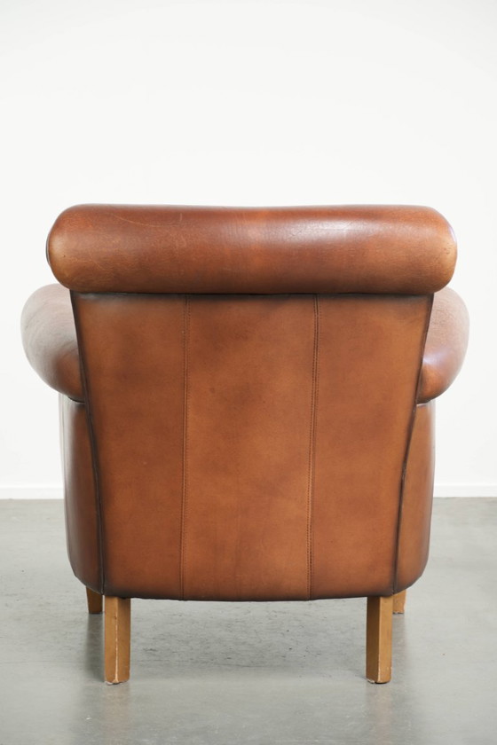 Tijdloze fauteuil/ armchair gemaakt van schapenleer met een mooie Engelse uitstraling – Leather (photo 4 of 13)