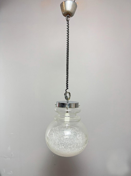 Grande suspension design, verre blanc à motif moucheté et structure chromée, années 1960 – tafellampen, Glass (photo 2 of 9)
