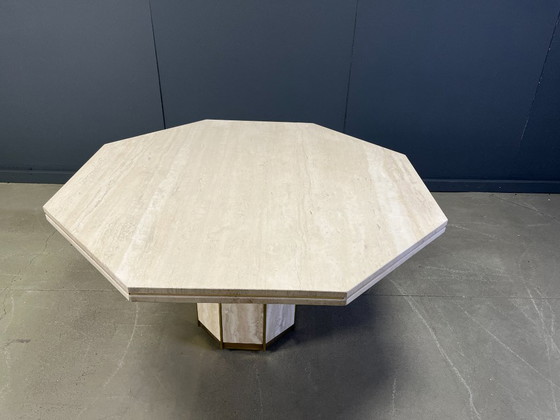 Image 1 of Table à manger octogonale italienne en travertin et laiton des années 1970