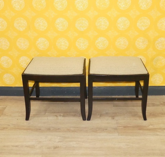 Image 1 of Set von 2 schlichte 1930er Jahre Hocker Sitz Federkern gepolstert vintage antik retro nostalgie Schemel Fußbank