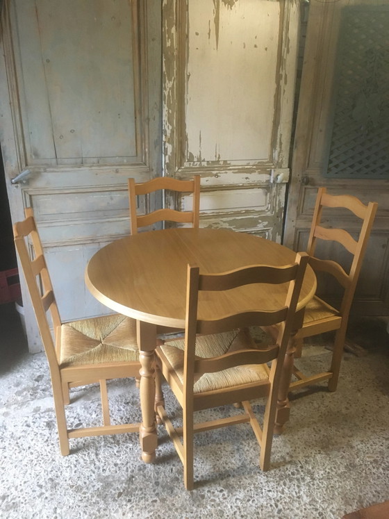 Tavolo rotondo & 4 sedie con seduta in giunco in rovere e faggio – Tavoli da pranzo, Vintage (photo 2 of 13)