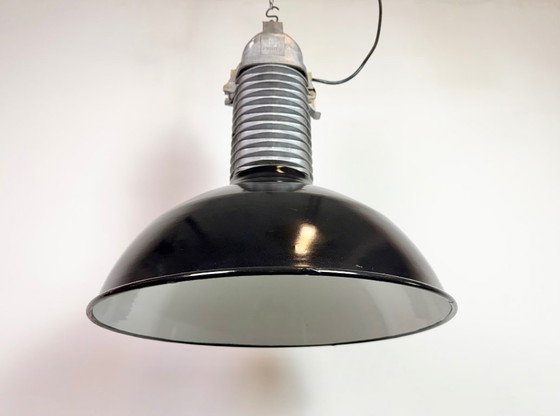 Image 1 of Grote industriële hanglamp van zwart emaille van Philips, jaren 60.