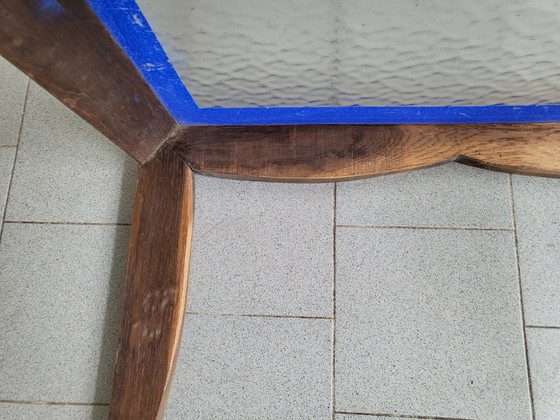 Image 1 of Vintage salontafel/bijzettafel uit de jaren 1940/1950 van beukenhout met kathedraalglas.