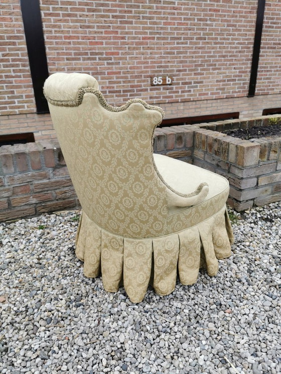 Image 1 of Antiker Strickstuhl mit Originalstoff und plissiertem Rock