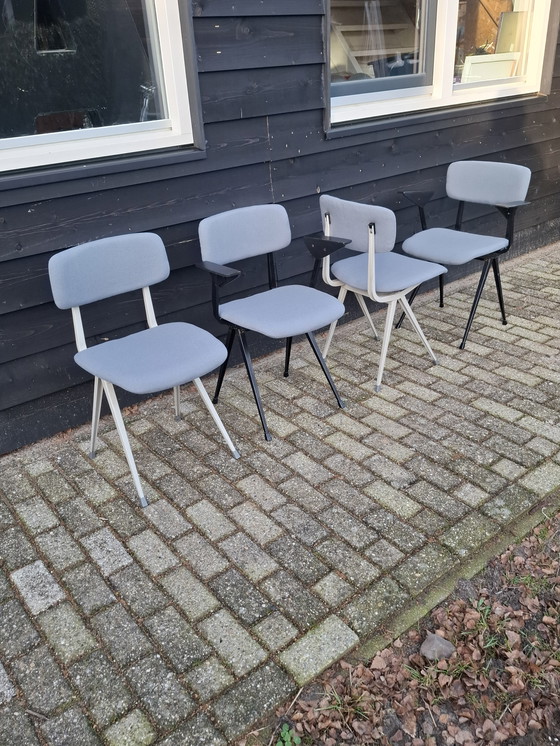 Image 1 of 4 Ahrend de Cirkel Revolt chairs