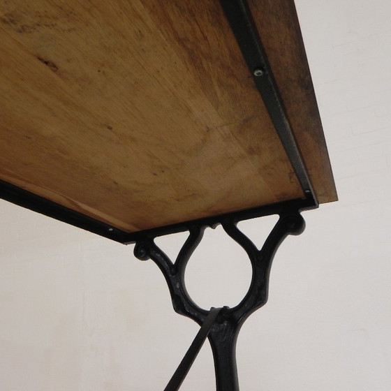 Image 1 of Table de bistrot avec plateau en chêne sur une structure en fonte, années 1930