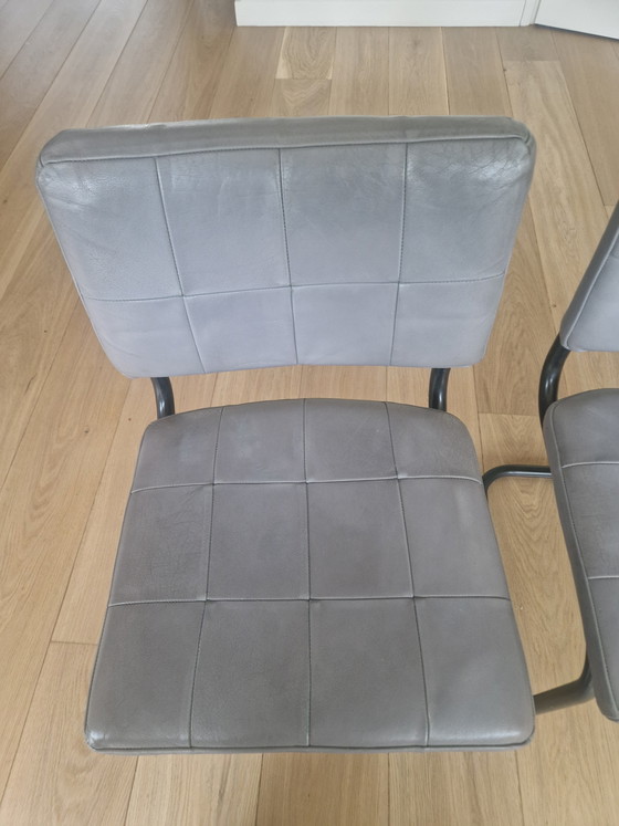 Image 1 of 6 chaises de salle à manger en cuir gris