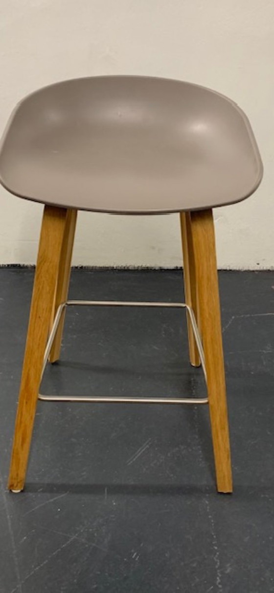 Barstool Hay – Plastic, Wood (photo 4 of 5)