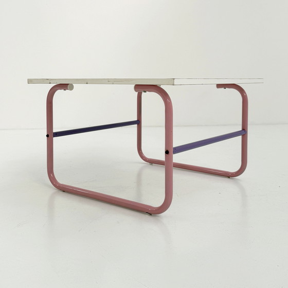 Image 1 of Table basse tubulaire violette et rose, années 1980