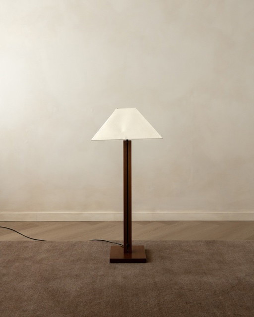 Vintage Belgische postmoderne verstelbare vloerlamp van Bellino, jaren 90, hout met sculpturaal gestructureerde kap.
