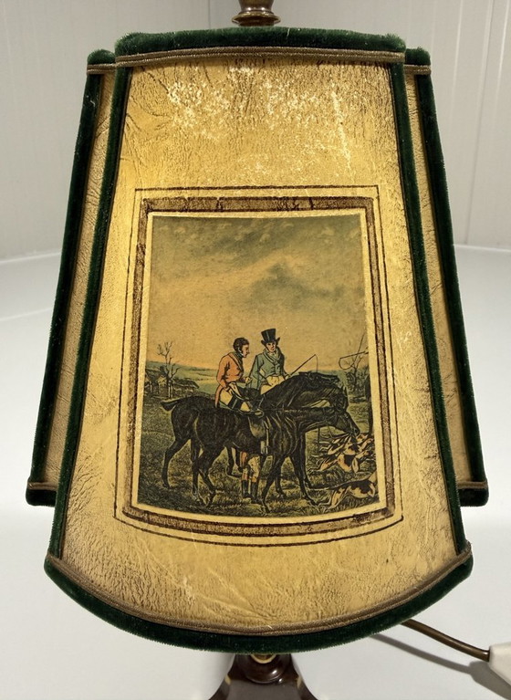 Lámpara de mesa de latón con pantalla con escena de caza, década de 1950. – Lámparas de mesa, Brass (photo 15 of 17)