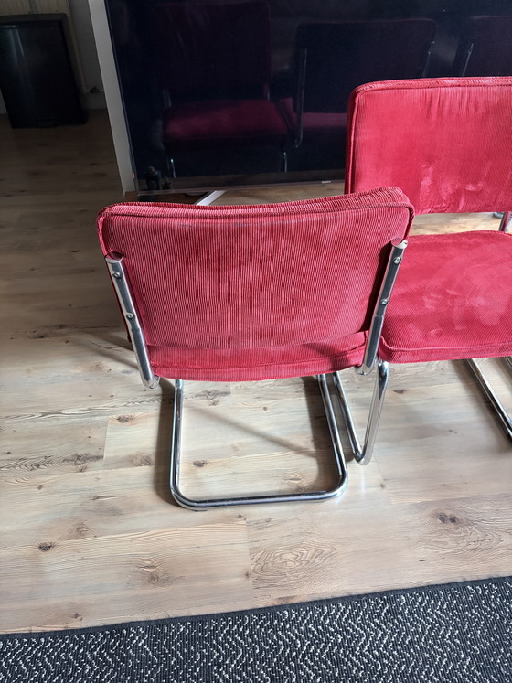 Image 1 of 3 sillas Zuiver Ridge Rib con tela acanalada roja