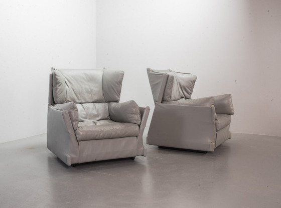 Image 1 of Fauteuil lounge luxueux « Viola d’Amore » de Piero de Martini, design italien du milieu du XXe siècle, en cuir gris dauphin. Ann