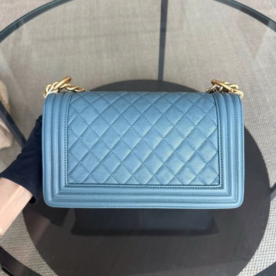 Image 1 of Chanel Boy Medium - Caviar 25CM Gewatteerd Blauw Goudkleurige Hardware 25