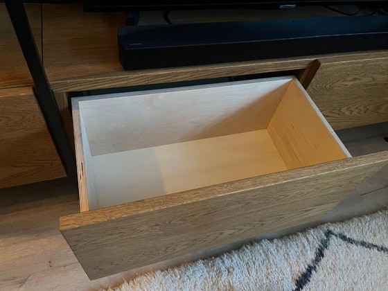 Image 1 of Mueble de pared de roble con cajones y espacio para TV