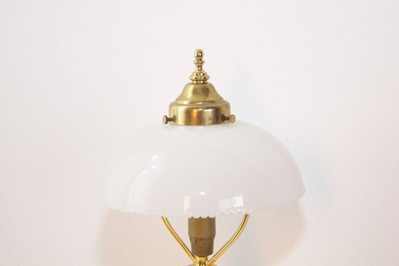 Image 1 of Tafellamp glazen kap opaal glas kunststeen messing 46cm 80s vintage