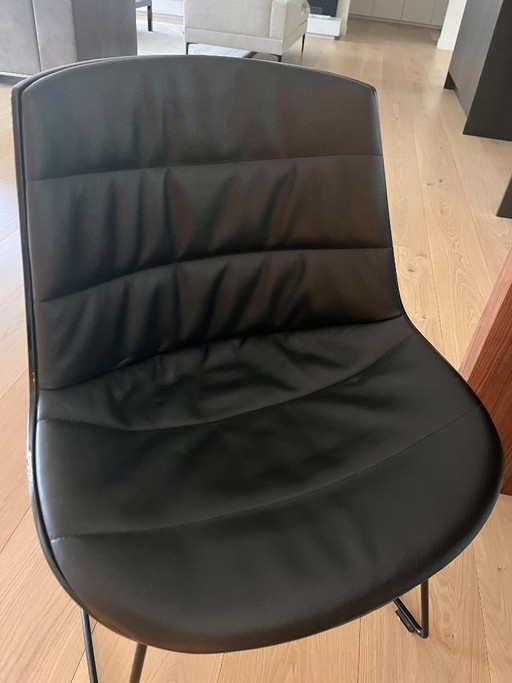 MDF Italia Flow Chair Sled Base - Zwart Leder - Jean-Marie Massaud – eetkamerstoelen, Leather, Metal (photo 2 of 6)