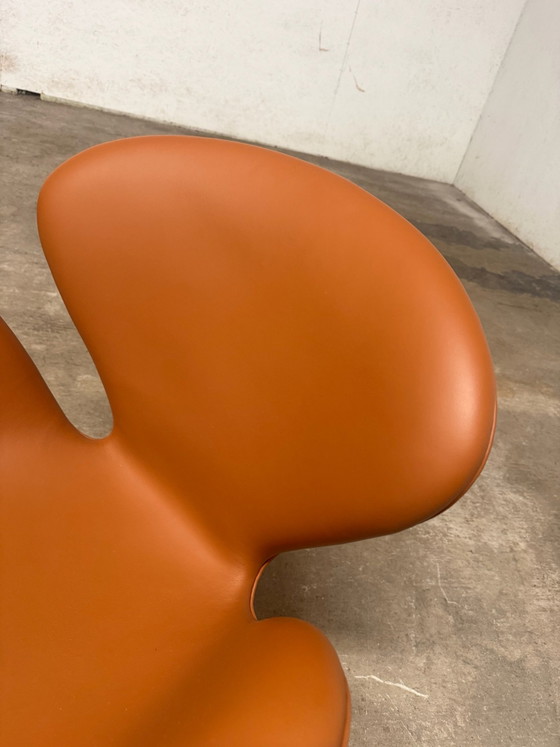 Fritz Hansen Swan chair Cognac leather from 2025!! MINT CONDITION!!, Armchairs, Orange (photo 9 of 15)