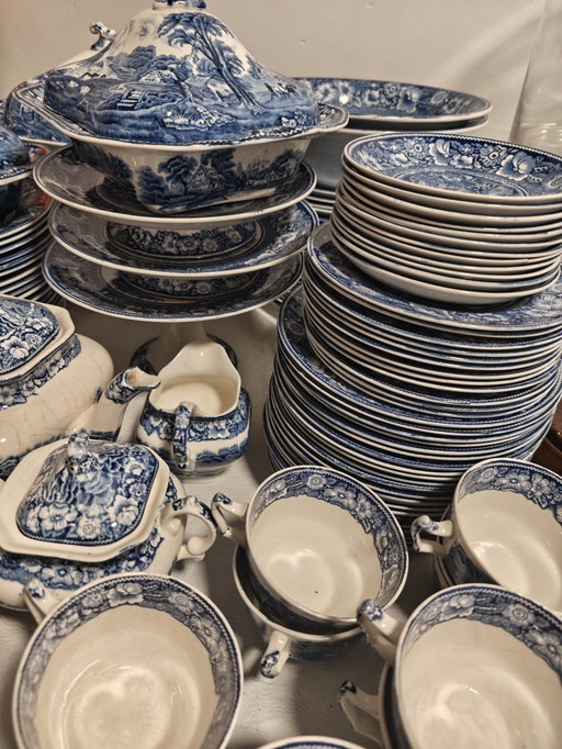 VINTAGE SCOTTISH TABLEWAREBrand: Britannia Pottery Co Ltd (Glasgow)Pattern: "Rural England"Period: 1920s - 1950sAuthentic