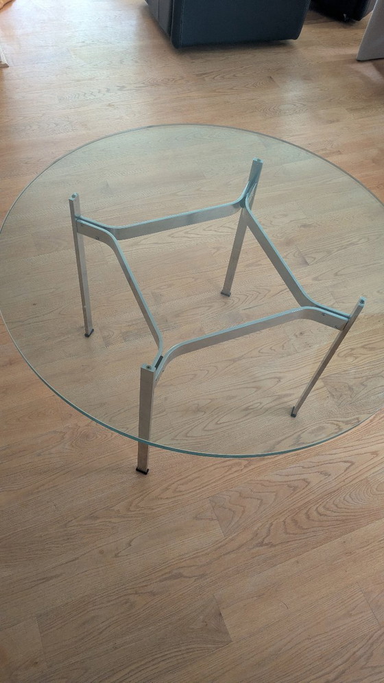 Image 1 of 4 zwarte lederen stoelen Freischwinger Alpha + glazen tafel, vintage set, Art Collection - Walter Knoll