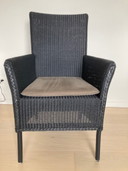 2 poltrone Lloyd Loom nere con cuscino