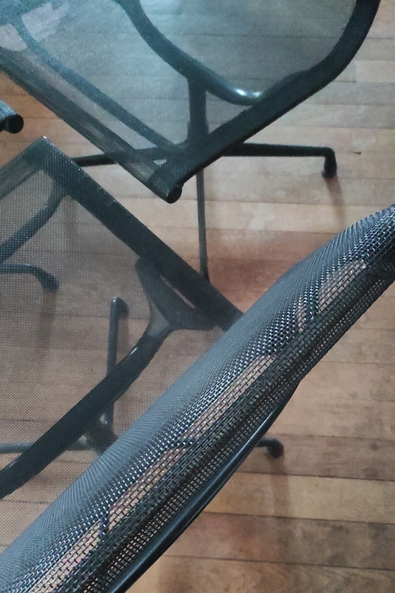 Image 1 of 3 sedie nere di Charles & Ray Eames EA105 per Vitra