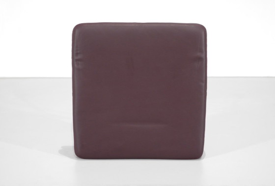 EA 223 Ottoman Stool designed by Charles and Ray Eames for Vitra, USA, 1969. – Display cabinets, Aluminium (photo 12 of 19)