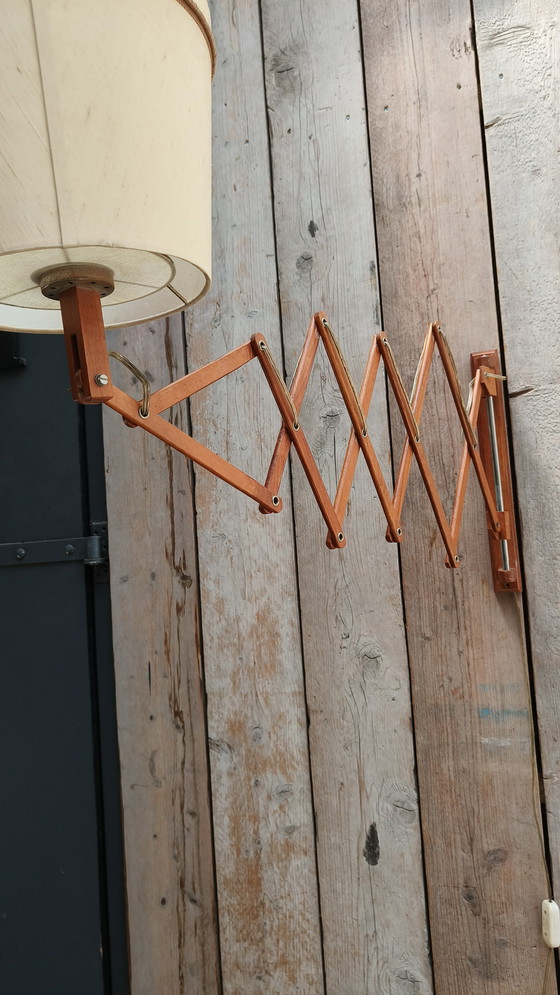 Image 1 of Vintage design Scandinavische teak jaren 50 schaarlamp