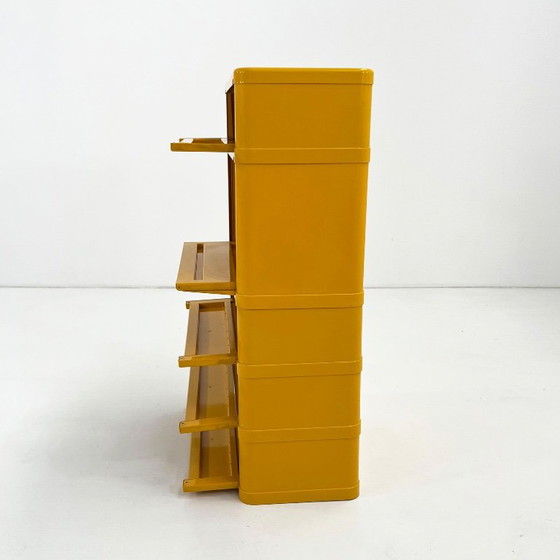 Cómoda amarilla de 6 cajones, modelo 4964, diseñada por Olaf Von Bohr para Kartell en la década de 1970. (photo 4 of 9)
