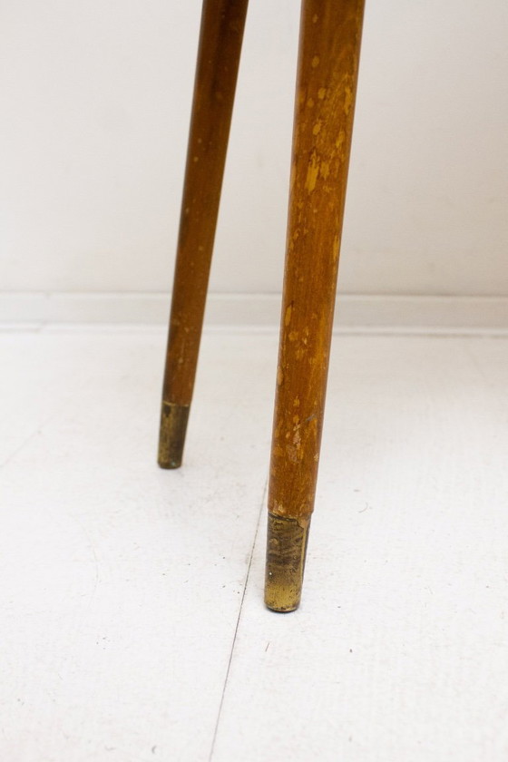 Image 1 of Meuble bas vintage en bois des années 60 avec plateau en Formica et poignées en laiton