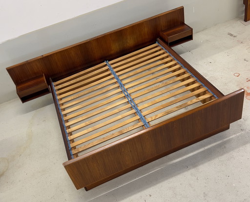 Letto galleggiante matrimoniale in palissandro danese di Sannemans, anni '70.