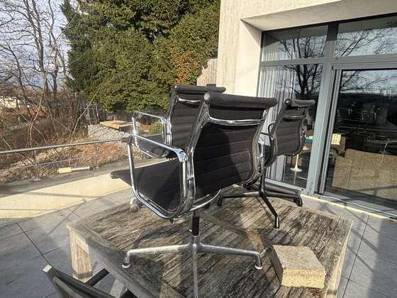 Image 1 of Vitra EA 107 en EA117 stoelen